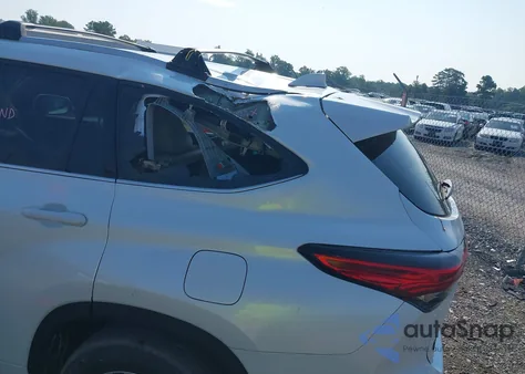 2022 Toyota Highlander Xle из США, поврежденный, VIN 5TDHZRBH6NS172134